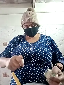 Rakhi sawant143 online show from 1, 2, 2026