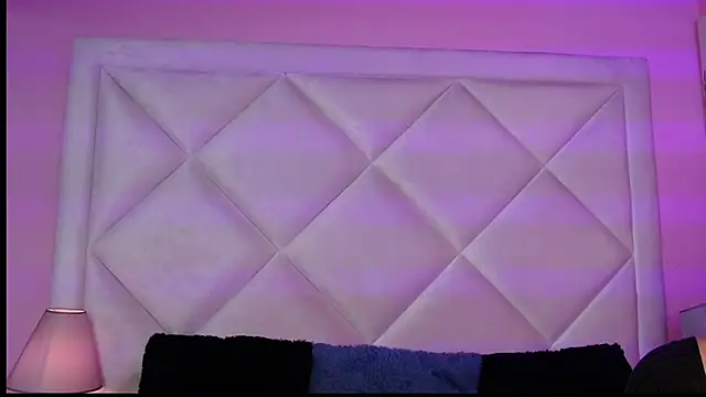 Miaa Smithh   online show from 25, 11, 2025