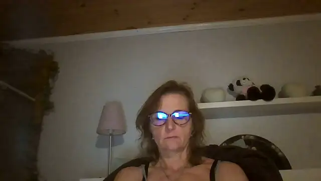 Snapshot of Valinella chatting on 2, 10, 2025 Valinella online show from 2, 10, 2025