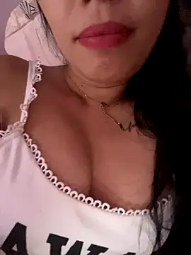 Snapshot of Bear-cute00 chatting on 12, 9, 2025 Bear-cute00 online show from 12, 9, 2025