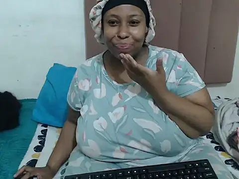 Chubby Queenx255 online show from 15, 10, 2025