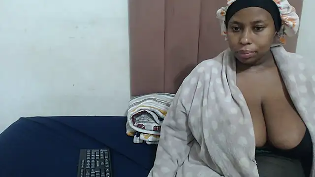 Chubby Queenx255 online show from 14, 11, 2025