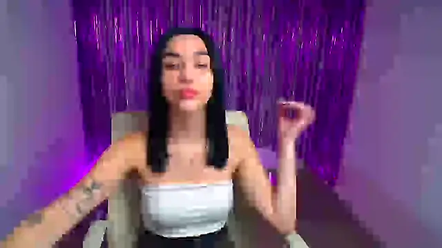 Snapshot of Bella_Night4 chatting on 3, 10, 2025 Bella Night4 online show from 3, 10, 2025