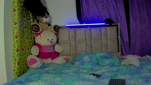 sophiaydaphne online show from 8, 4, 2026