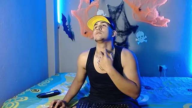 Snapshot of massimo_vidal_ chatting on 25, 10, 2025 massimo vidal online show from 25, 10, 2025