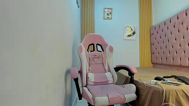 Jax Maliq online show from 4, 11, 2025