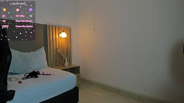 caroline 00403  online show from 30, 9, 2025