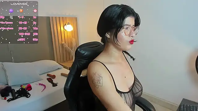 caroline 00403  online show from 1, 10, 2025