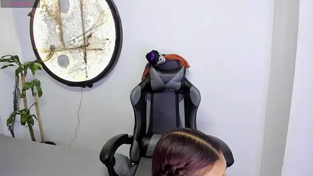 Miaa Rosse online show from 4, 10, 2025