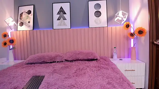 Nina Ford online show from 10, 10, 2025