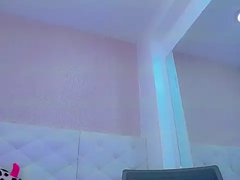 Snapshot of hanna_sweett34 chatting on 24, 10, 2025 hanna sweett34 online show from 24, 10, 2025