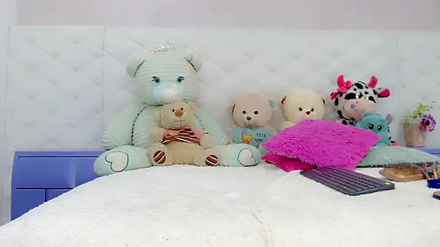 Snapshot of hanna_sweett34 chatting on 12, 11, 2025 hanna sweett34 online show from 12, 11, 2025