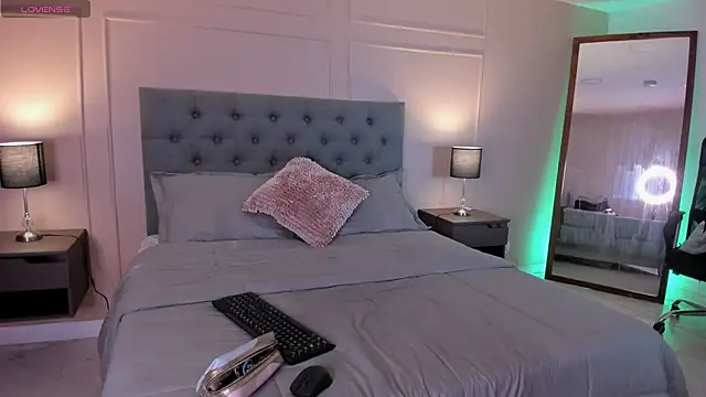 ALICESANDOVAL online show from 18, 9, 2025