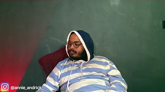  leda swan  online show from 10, 11, 2025