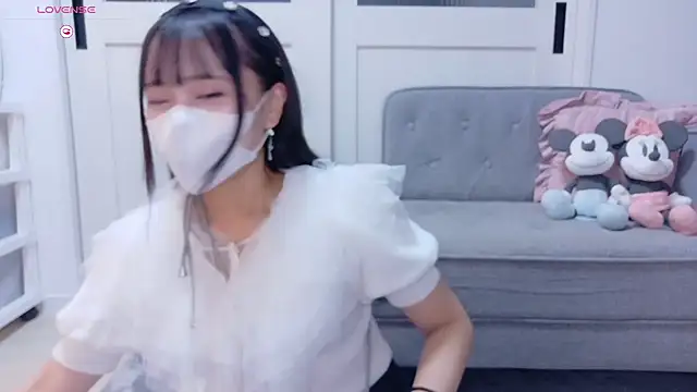 Snapshot of YURi_luv chatting on 4, 10, 2025 YURi luv online show from 4, 10, 2025