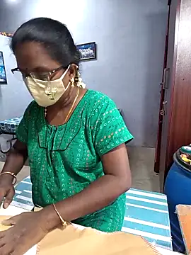 Snapshot of umashreetamil chatting on 8, 4, 2026 umashreetamil online show from 8, 4, 2026