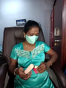 Snapshot of umashreetamil chatting on 8, 4, 2026 umashreetamil online show from 8, 4, 2026