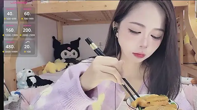 Snapshot of Sue101010 chatting on 4, 11, 2025 Sue101010 online show from 4, 11, 2025