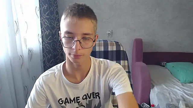 glasses cat online show from 20, 9, 2025