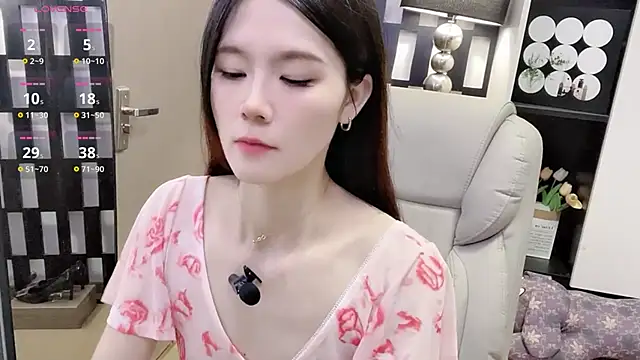 Yueyue-MM online show from 4, 12, 2025