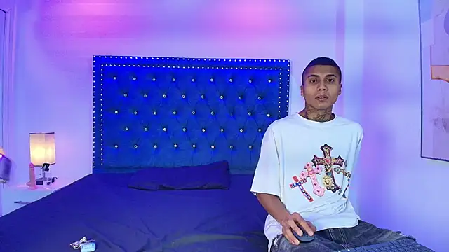 Snapshot of Damian_and_roxanne chatting on 6, 3, 2026 Damian and roxanne online show from 6, 3, 2026