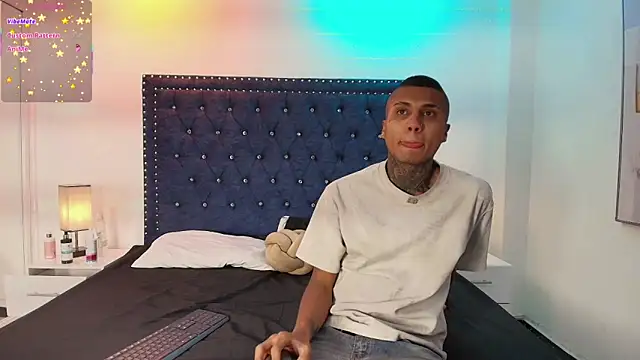 Snapshot of Damian_and_roxanne chatting on 1, 4, 2026 Damian and roxanne online show from 1, 4, 2026