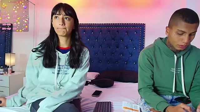 Snapshot of Damian_and_roxanne chatting on 8, 4, 2026 Damian and roxanne online show from 8, 4, 2026