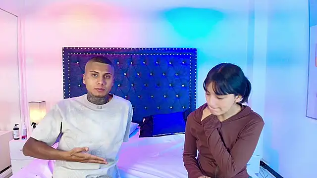 Snapshot of Damian_and_roxanne chatting on 10, 4, 2026 Damian and roxanne online show from 10, 4, 2026