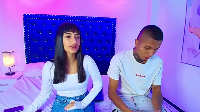 Snapshot of Damian_and_roxanne chatting on 14, 4, 2026 Damian and roxanne online show from 14, 4, 2026