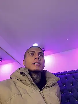 Snapshot of Damian_and_roxanne chatting on 16, 4, 2026 Damian and roxanne online show from 16, 4, 2026