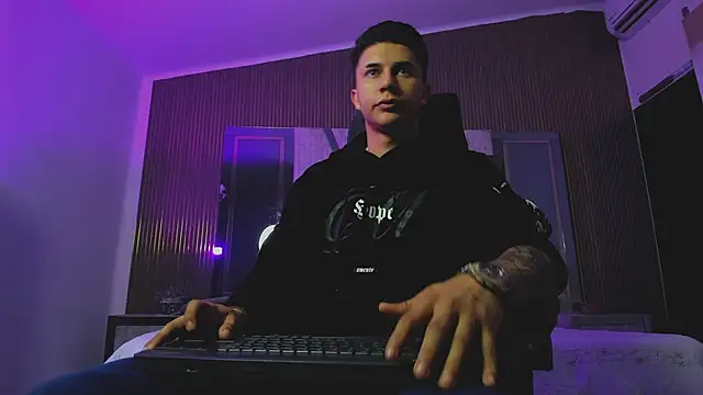 liaamsmiith  online show from 25, 9, 2025