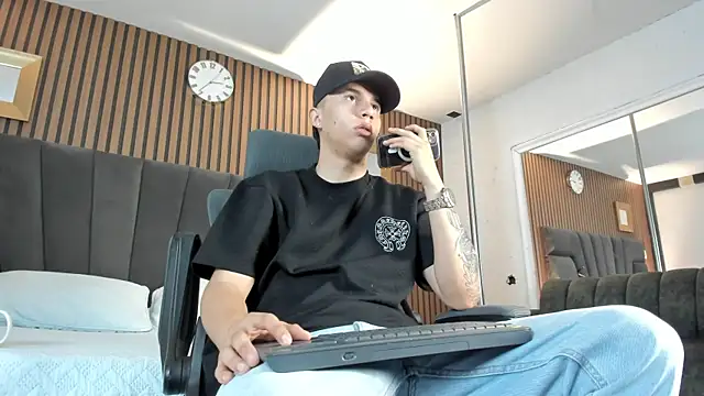 liaamsmiith  online show from 2, 10, 2025