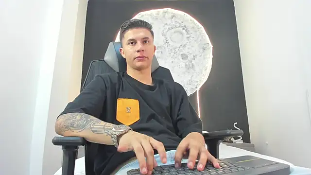 liaamsmiith  online show from 20, 10, 2025