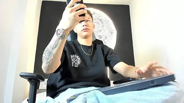 liaamsmiith  online show from 24, 10, 2025