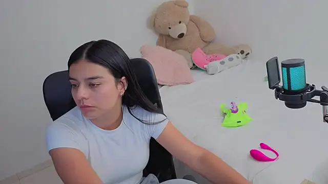 valerihouse online show from 25, 3, 2026