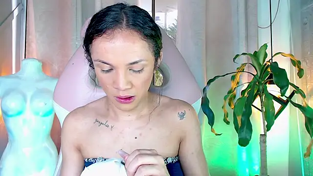 Snapshot of Cristal_Gem1 chatting on 24, 4, 2026 Cristal Gem1 online show from 24, 4, 2026