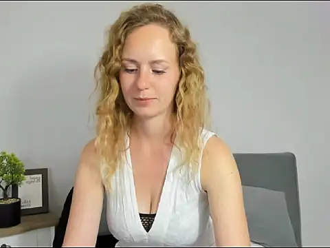 LyraHotty online show from 11, 9, 2025