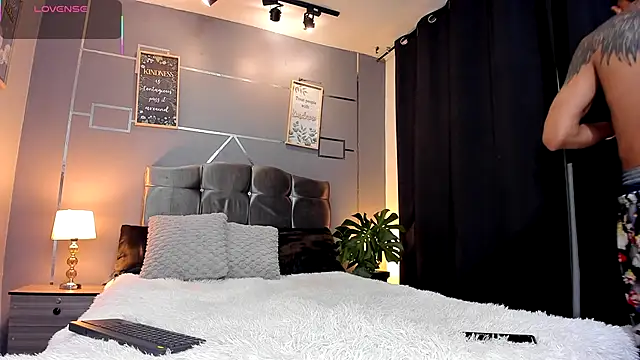 Snapshot of oliver_mr_ chatting on 8, 9, 2025 oliver mr online show from 8, 9, 2025