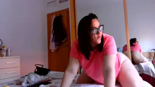 Cuquita83 online show from 4, 4, 2026