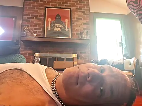 Snapshot of Slinkypoppet chatting on 11, 5, 2026 Slinkypoppet online show from 11, 5, 2026