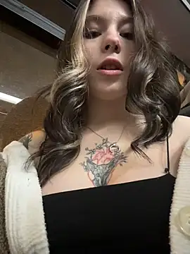 Snapshot of Mimiumuy chatting on 5, 12, 2025 Mimiumuy online show from 5, 12, 2025