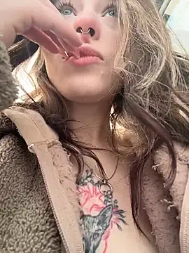 Snapshot of Mimiumuy chatting on 23, 12, 2025 Mimiumuy online show from 23, 12, 2025