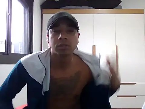 JUNINHOLEKE online show from 15, 9, 2025