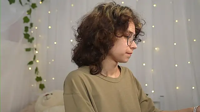 Snapshot of MimiLicks chatting on 19, 9, 2025 MimiLicks online show from 19, 9, 2025