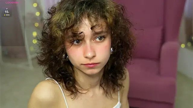 Snapshot of MimiLicks chatting on 2, 10, 2025 MimiLicks online show from 2, 10, 2025