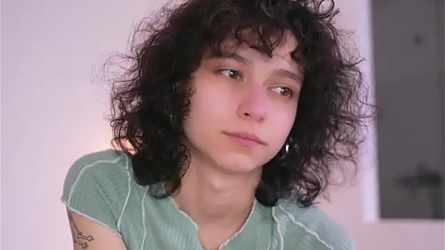 Snapshot of MimiLicks chatting on 6, 11, 2025 MimiLicks online show from 6, 11, 2025