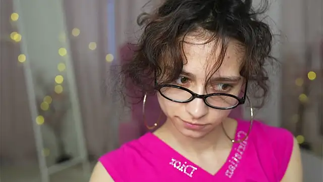 Snapshot of MimiLicks chatting on 18, 11, 2025 MimiLicks online show from 18, 11, 2025