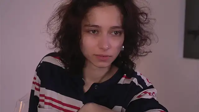 Snapshot of MimiLicks chatting on 4, 12, 2025 MimiLicks online show from 4, 12, 2025