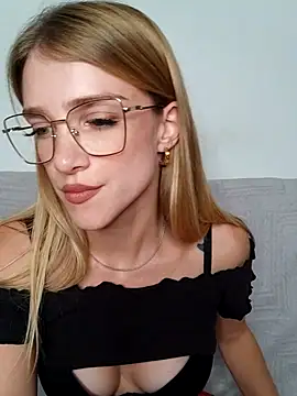 Snapshot of TeaseRosie chatting on 24, 9, 2025 TeaseRosie online show from 24, 9, 2025