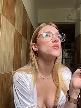 Snapshot of TeaseRosie chatting on 26, 9, 2025 TeaseRosie online show from 26, 9, 2025